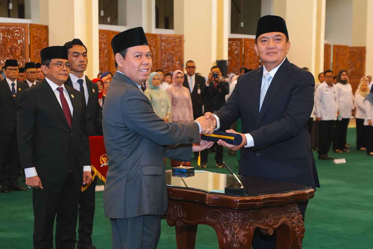 Mohammad Iqbal Resmi Jabat Sekjen DPD RI, Sultan: Terobosan Baru Tingkatkan Kinerja Lembaga Mohammad Iqbal Resmi Jabat Sekjen DPD RI, Sultan: Terobosan Baru Tingkatkan Kinerja Lembaga