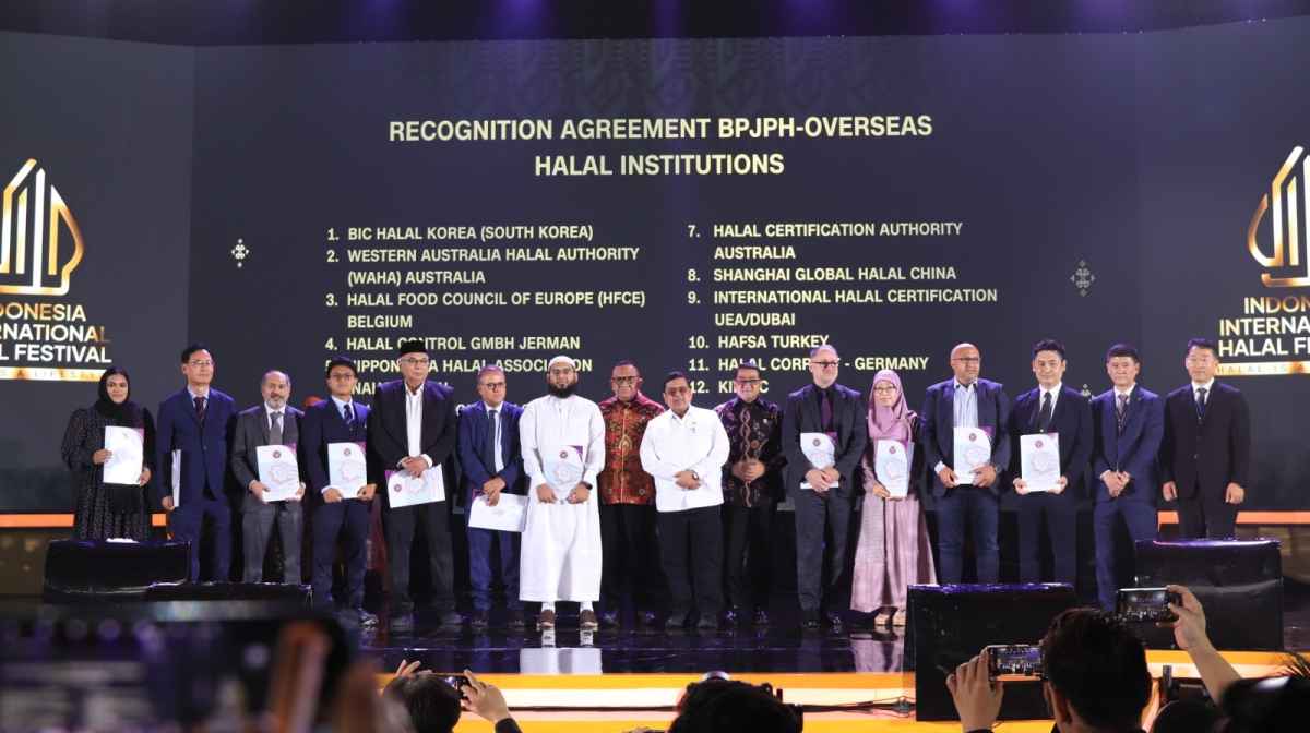 Dihadiri 40 Negara, Hari Pertama IIHF 2025 Hasilkan 16 MoU dan 11 MRA untuk Perkuat Ekosistem Halal Global Dihadiri 40 Negara, Hari Pertama IIHF 2025 Hasilkan 16 MoU dan 11 MRA untuk Perkuat Ekosistem Halal Global