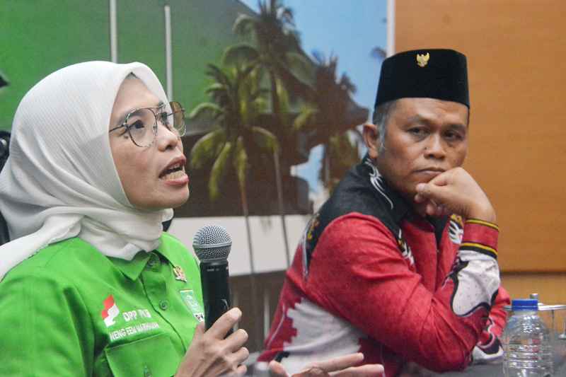 Diskusi Konstitusi dan Demokrasi Indonesia Diskusi Konstitusi dan Demokrasi Indonesia