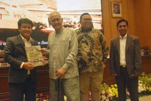 Dialektika Demokrasi Tema "Spirit Conefo dan Relevansinya Dengan Masa Kini" Dialektika Demokrasi Tema "Spirit Conefo dan Relevansinya Dengan Masa Kini"