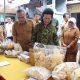 Temui UMKM, GKR Hemas: Pemerintah Perlu Ciptakan Ekosistem Ekonomi Lokal Temui UMKM, GKR Hemas: Pemerintah Perlu Ciptakan Ekosistem Ekonomi Lokal