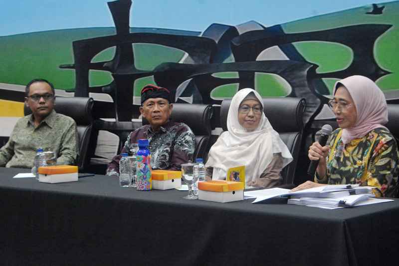 Forum Legislasi Tema "Memaksimalkan Poin Penting Undang-Undang (UU) Tentang Sistem Pendidikan Nasional Untuk Pendidikan Yang Merata" Forum Legislasi Tema "Memaksimalkan Poin Penting Undang-Undang (UU) Tentang Sistem Pendidikan Nasional Untuk Pendidikan Yang Merata"