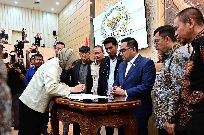 Komisi II DPR: 10 RUU Kabupaten/Kota Akomodir Kekhasan Tiap Daerah, Minimalisir Sengketa Wilayah Komisi II DPR: 10 RUU Kabupaten/Kota Akomodir Kekhasan Tiap Daerah, Minimalisir Sengketa Wilayah