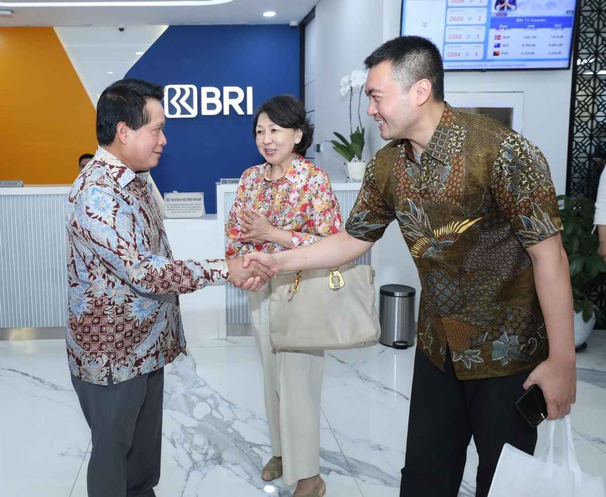 Peringati Hari Pelanggan Nasional, Direksi BRI Sapa Langsung Nasabah di Beberapa Daerah Peringati Hari Pelanggan Nasional, Direksi BRI Sapa Langsung Nasabah di Beberapa Daerah