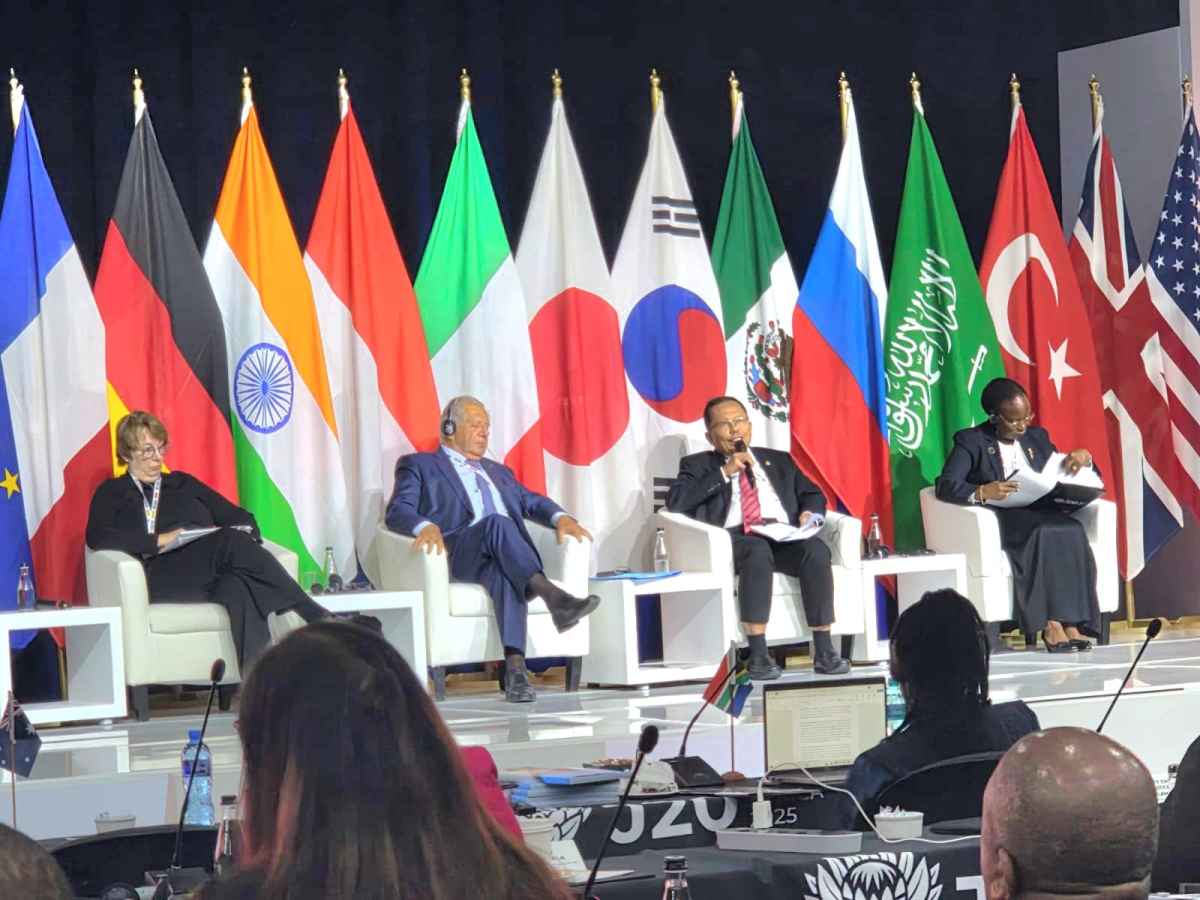 Di Tengah Tekanan Politik dan Krisis Demokrasi, MKRI Hadir Mewakili Indonesia dalam J20 Summit Di Johannesburg, Afrika Selatan Di Tengah Tekanan Politik dan Krisis Demokrasi, MKRI Hadir Mewakili Indonesia dalam J20 Summit Di Johannesburg, Afrika Selatan