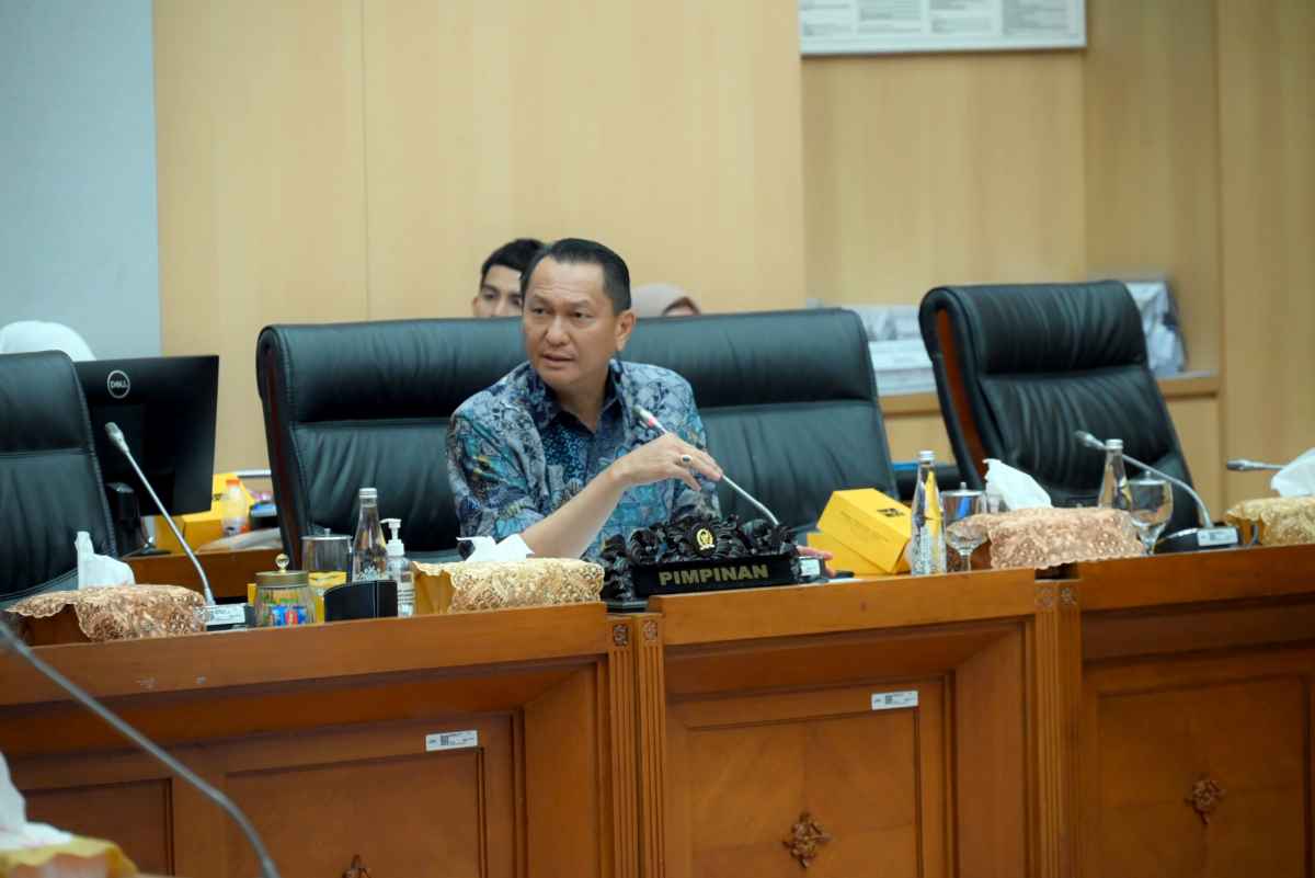 Komisi XII DPR Terima Masukan Publik terkait Proses Pemilihan dan Penetapan Calon Ketua-Anggota BPH Migas 2025-2029 Komisi XII DPR Terima Masukan Publik terkait Proses Pemilihan dan Penetapan Calon Ketua-Anggota BPH Migas 2025-2029