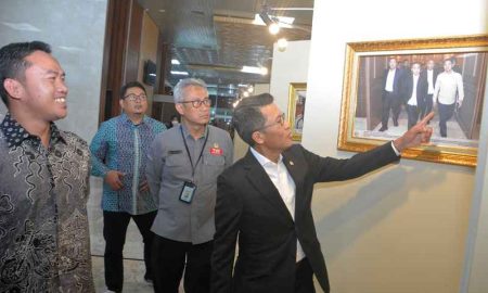 Misbakhun Resmikan Pembukaan Pameran Foto Warna-Warni #15 Di DPR