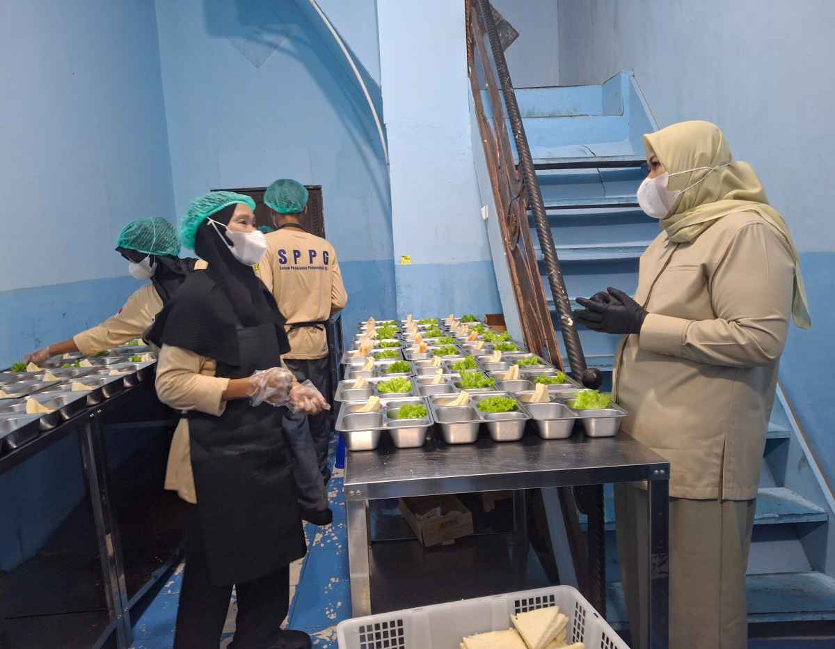 Komisi IX DPR RI Cek MBG di Banjarmasin Saat Reses, Standar Sanitasi Jadi Perhatian Utama Komisi IX DPR RI Cek MBG di Banjarmasin Saat Reses, Standar Sanitasi Jadi Perhatian Utama