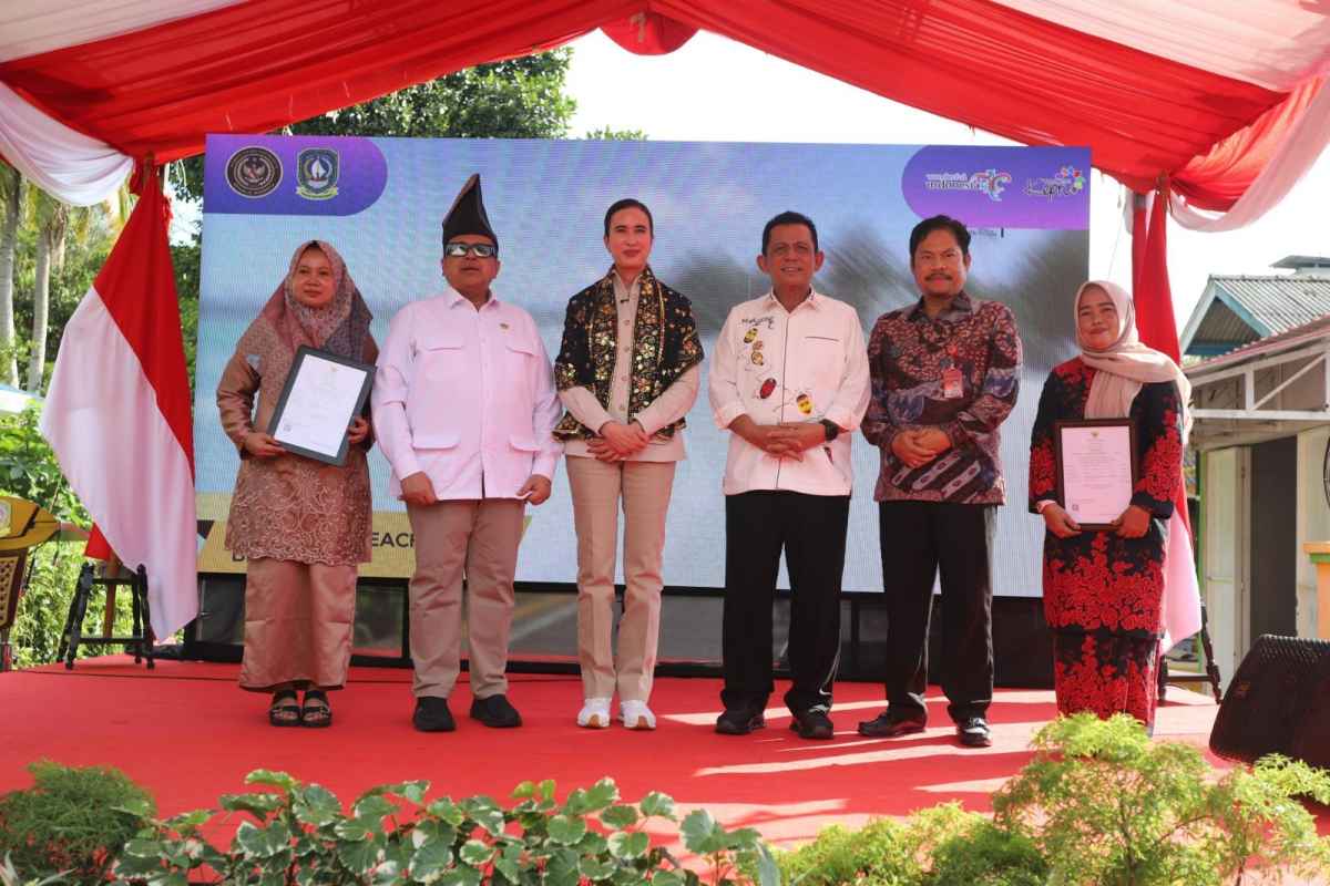 Kepala BPJPH Optimis Sertifikat Halal Mampu Gerakkan Pertumbuhan Ekonomi Pulau Penyengat Kepala BPJPH Optimis Sertifikat Halal Mampu Gerakkan Pertumbuhan Ekonomi Pulau Penyengat