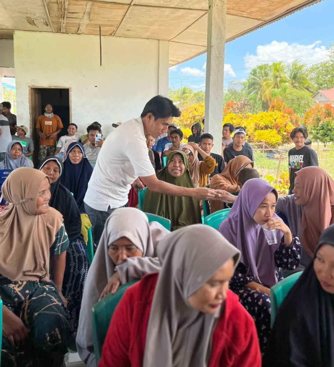 Wakil Ketua Komisi II DPR Terima Keluhan Masyarakat Soal Harga Gabah, Internet, dan Tanah.yang Dikuasai Perusahaan