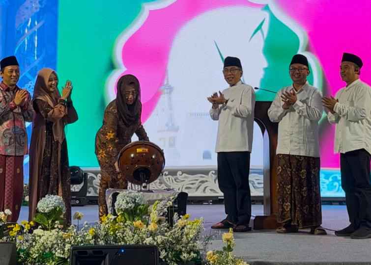 GKR Hemas Dorong Transformasi Pesantren dan Penguatan Peran Ibu Nyai Nusantara GKR Hemas Dorong Transformasi Pesantren dan Penguatan Peran Ibu Nyai Nusantara