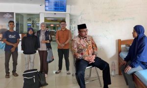 Terlantar di Banda Aceh, Senator Haji Uma Bantu Pulangkan Wanita Asal Blitar ke Kampungnya