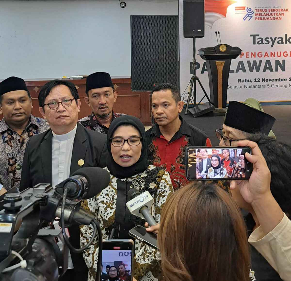 Keluarga Gus Dur Tak Hadiri Tasyakuran Gelar Pahlawan Nasional, F-PKB MPR: Sudah Kirim Undangan Keluarga Gus Dur Tak Hadiri Tasyakuran Gelar Pahlawan Nasional, F-PKB MPR: Sudah Kirim Undangan