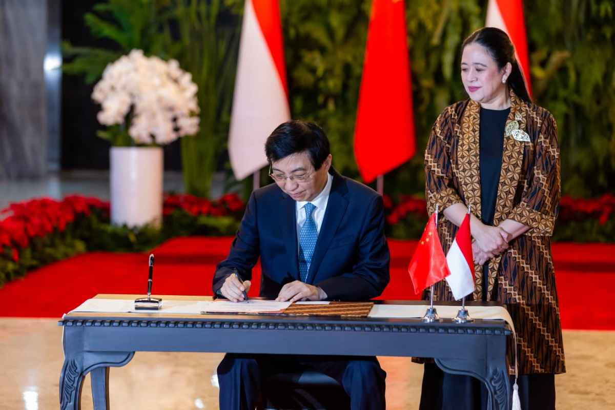 Puan Terima Kunjungan Ketua MPR Tiongkok, Singgung Banjir-Longsor yang Landa RI
