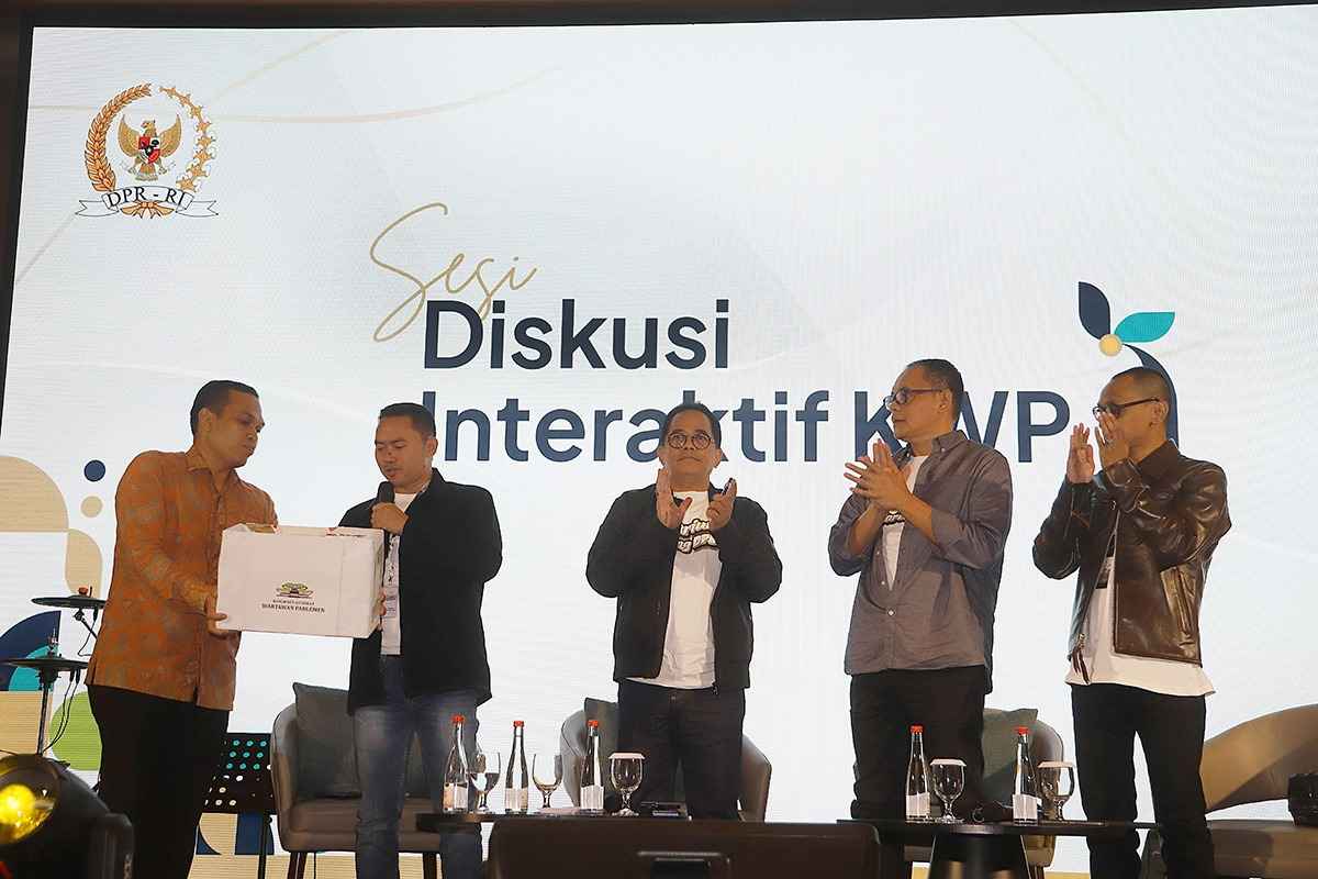 Wartawan Parlemen dan Kesetjenan DPR  Bantu Korban Bencana Sumatera Rp30 Juta