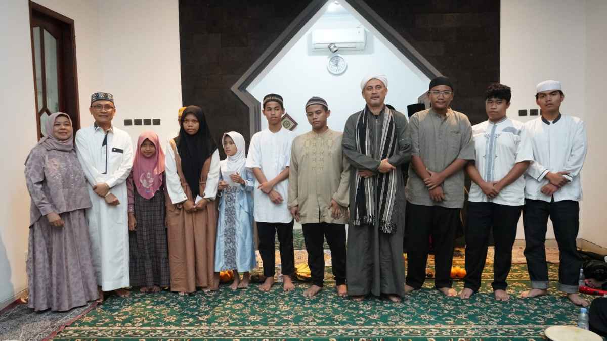 HUT 30 Tahun Pernikahan: Aqil Irham Tebar Kasih Sayang dan Doa Korban Bencana Alam Sumatera HUT 30 Tahun Pernikahan: Aqil Irham Tebar Kasih Sayang dan Doa Korban Bencana Alam Sumatera