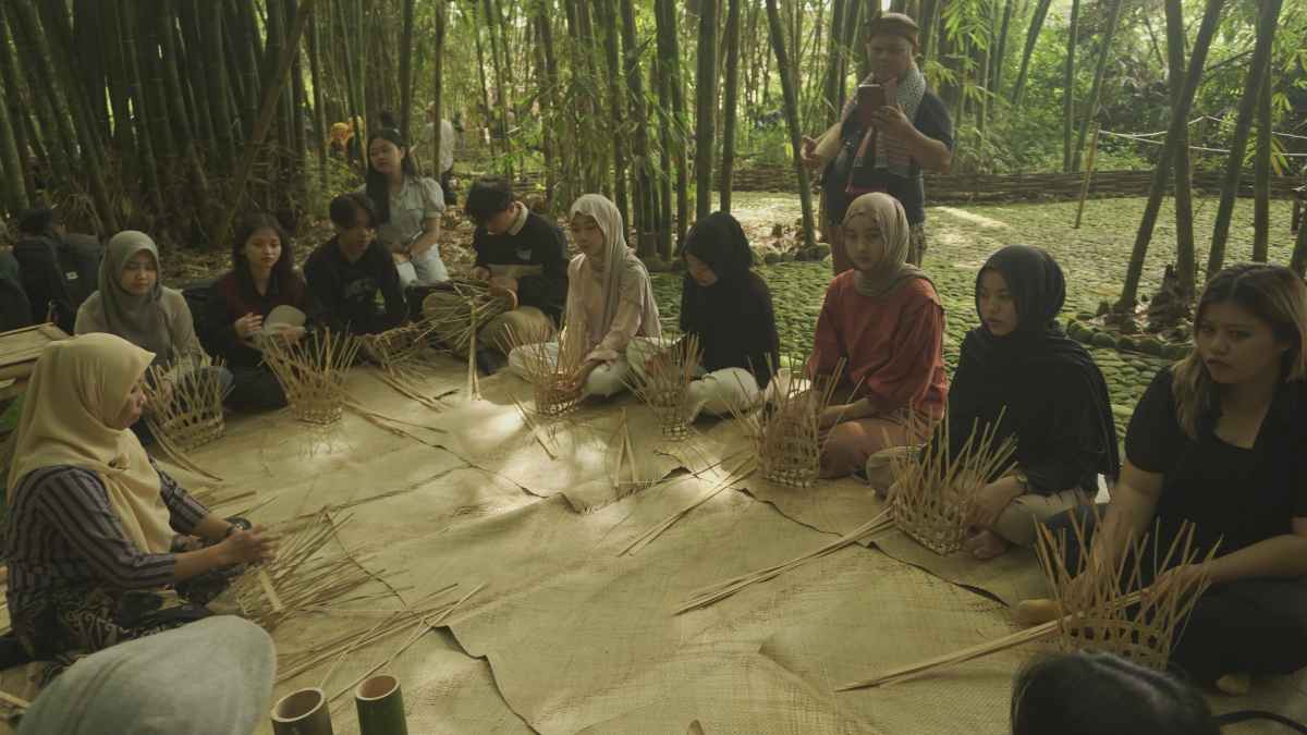 Pasar Papringan Jadi Ruang Edukasi Produk Seni Bambu lewat Srawung Pring Pasar Papringan Jadi Ruang Edukasi Produk Seni Bambu lewat Srawung Pring