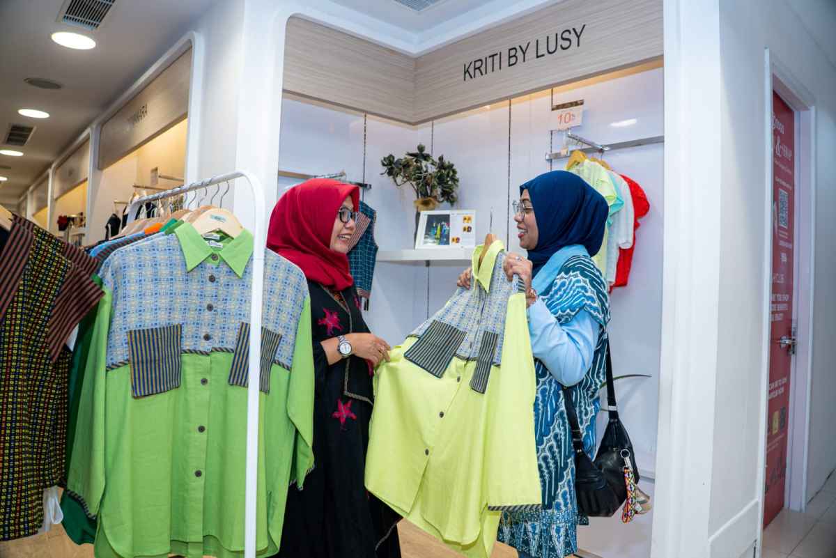 Pameran BRI dan Tenun Modern, UMKM Kriti by Lusy Jajaki Potensi Wastra Nusantara di Pasar Mancanegara Pameran BRI dan Tenun Modern, UMKM Kriti by Lusy Jajaki Potensi Wastra Nusantara di Pasar Mancanegara