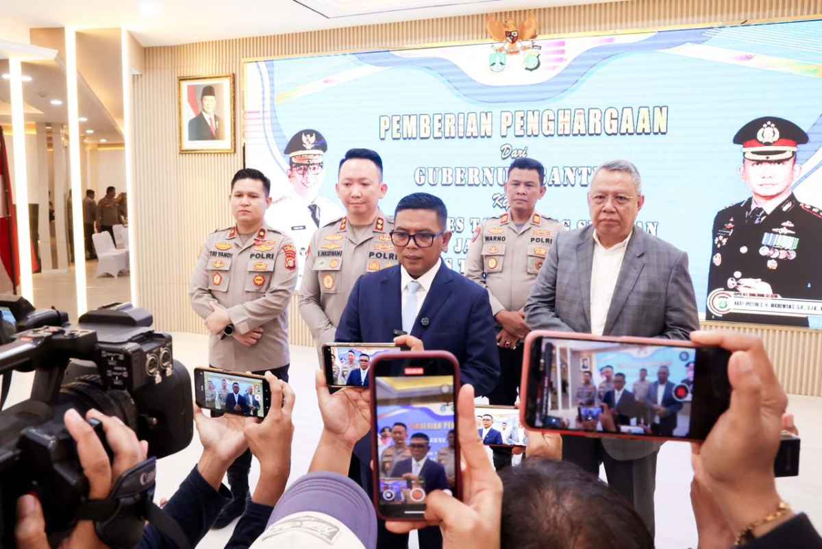Gubernur Banten Andra Soni Apresiasi Polres Tangsel Sinergikan 'Cetar' dan Siskamling Gubernur Banten Andra Soni Apresiasi Polres Tangsel Sinergikan 'Cetar' dan Siskamling
