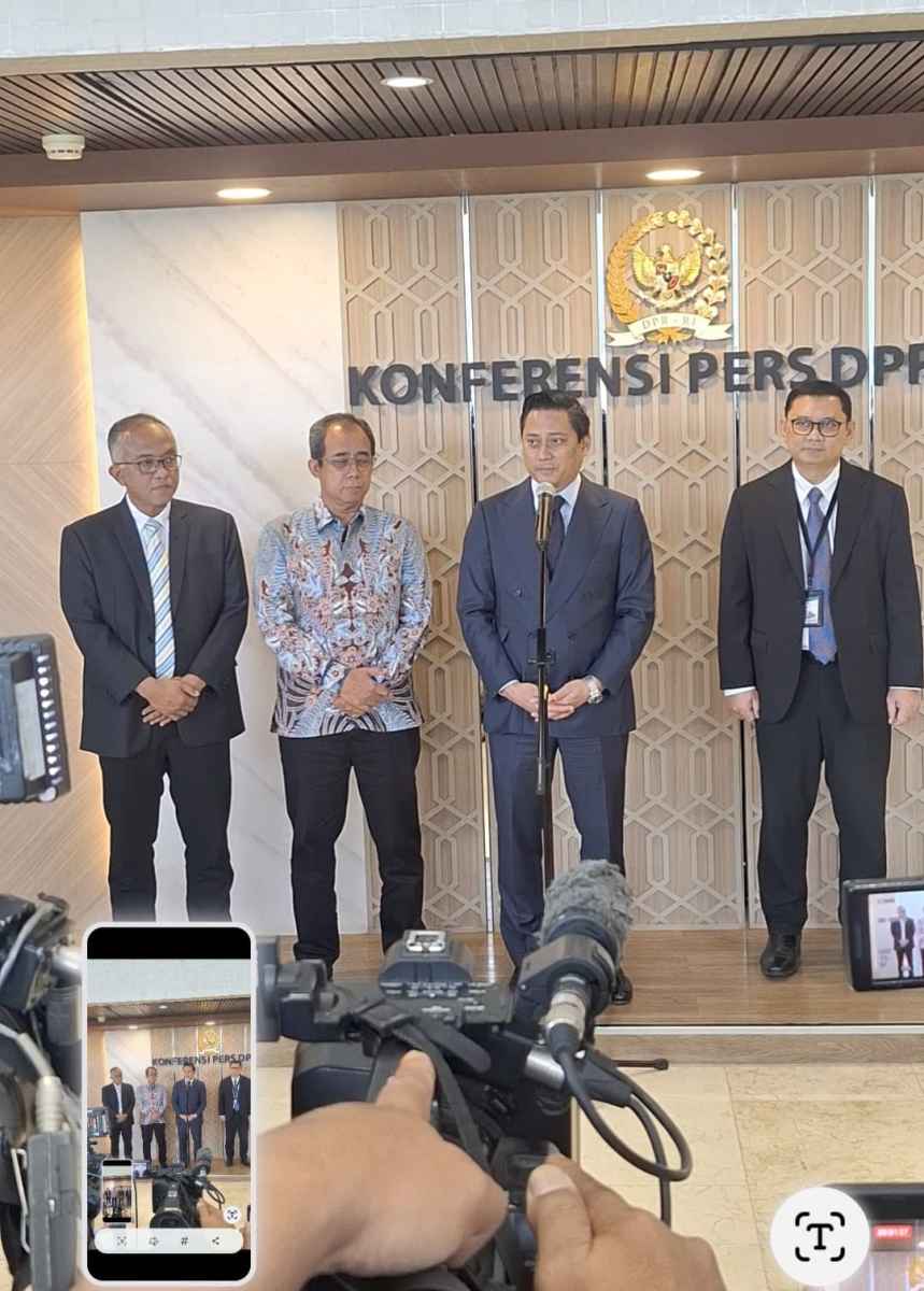 Resmi Disahkan DPR sebagai Deputi Gubernur BI, Thomas Berterima Kasih pada Wartawan Telah Beritakan Obyektif Resmi Disahkan DPR sebagai Deputi Gubernur BI, Thomas Berterima Kasih pada Wartawan Telah Beritakan Obyektif