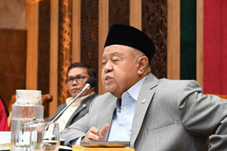 Komisi X DPR Desak Negara Berikan Imunitas Pedagogis bagi Guru Komisi X DPR Desak Negara Berikan Imunitas Pedagogis bagi Guru