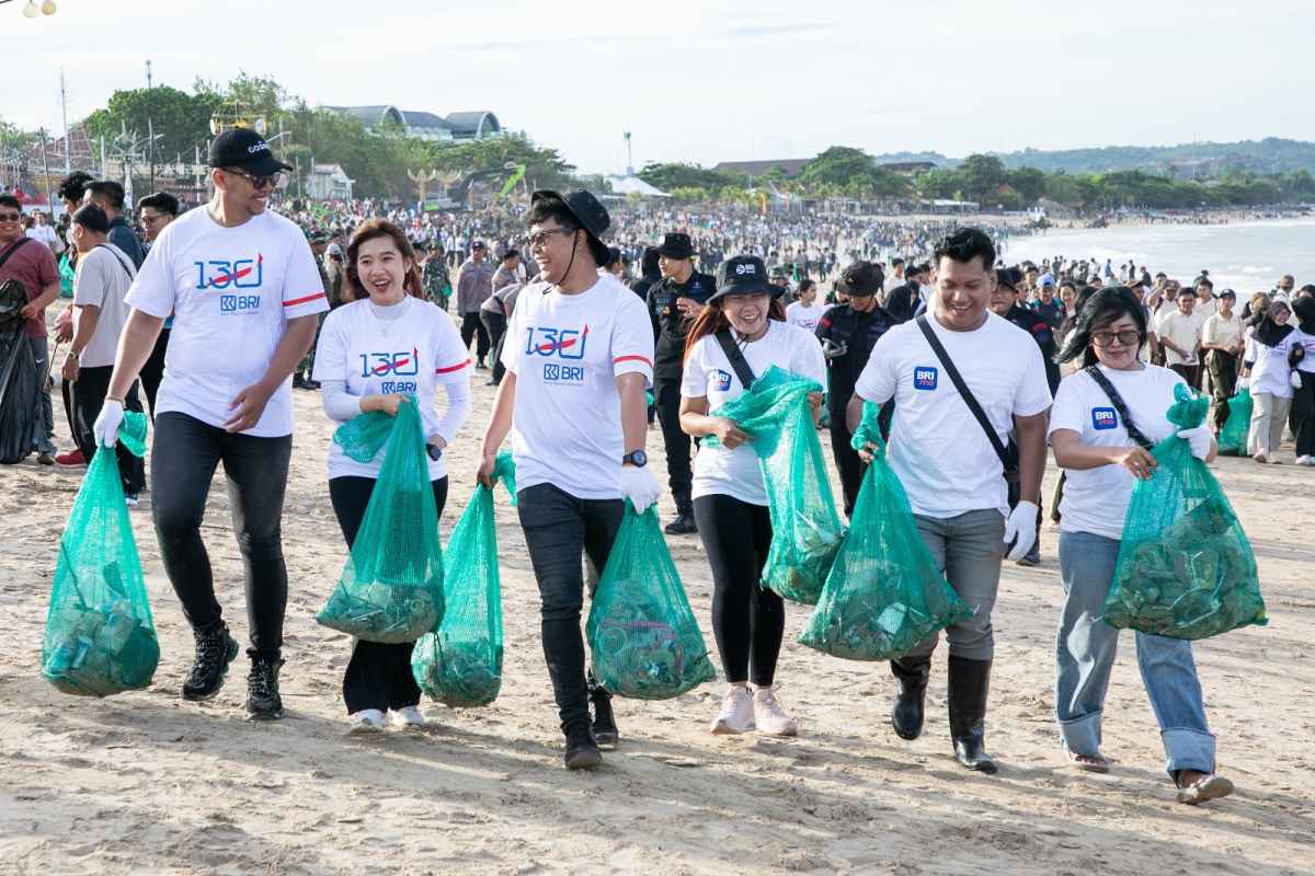 Dukung Gerakan Indonesia ASRI, BRI Peduli Ajak Warga Bersih-bersih Pantai Kedonganan Bali dan Jaga Lingkungan Dukung Gerakan Indonesia ASRI, BRI Peduli Ajak Warga Bersih-bersih Pantai Kedonganan Bali dan Jaga Lingkungan