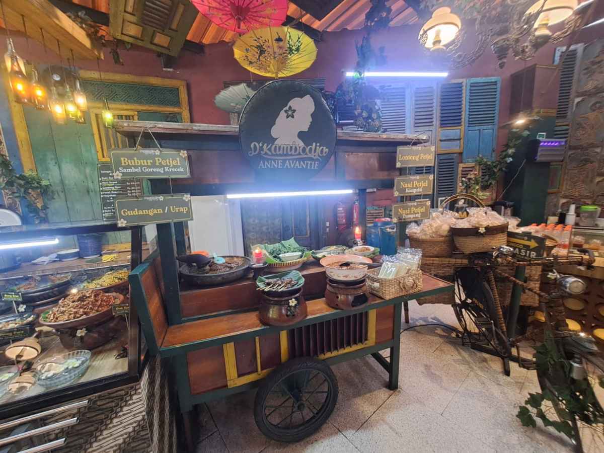 Nostalgia Rasa Wisata Kuliner Semarang, D'Kambodja Heritage by Anne Avantie yang Berkembang Bersama BRI Nostalgia Rasa Wisata Kuliner Semarang, D'Kambodja Heritage by Anne Avantie yang Berkembang Bersama BRI