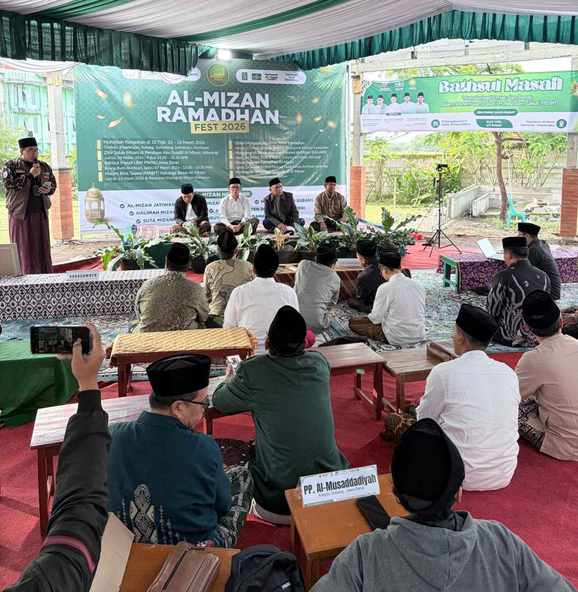 Tidak Tepat, Bahtsul Masail PWNU Jabar Rekomendasikan Peninjauan Metode Perhitungan Zakat Profesi