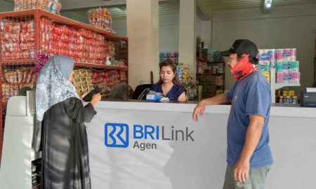 Perkuat Ekonomi Kerakyatan, BRILink Agen “Rieche Endah” Permudah Transaksi Perbankan Warga Sumbawa