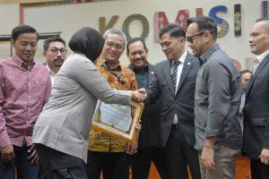 Kapolres Metro Bekasi Kombes Pol. Sumarni Raih Penghargaan Dari Komisi III DPR
