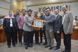 Kapolres Metro Bekasi Kombes Pol. Sumarni Raih Penghargaan Dari Komisi III DPR