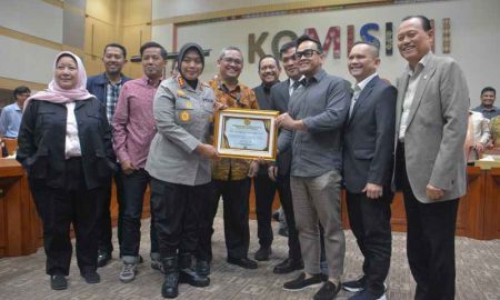 Kapolres Metro Bekasi Kombes Pol. Sumarni Raih Penghargaan Dari Komisi III DPR
