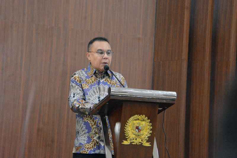 DPR Apresiasi Pemerintah Tak Menaikkan Harga BBM DPR Apresiasi Pemerintah Tak Menaikkan Harga BBM
