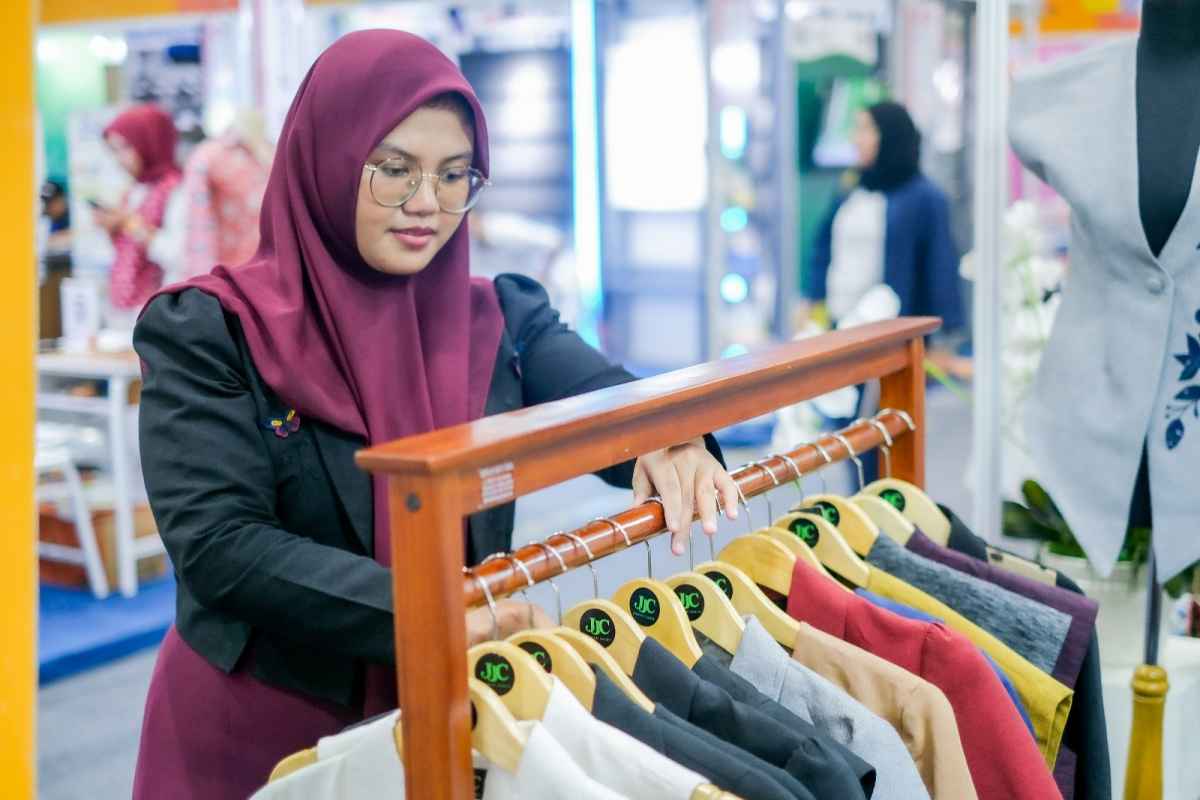LinkUMKM BRI Dorong Pengusaha Perempuan Naik Kelas, JJC Rumah Jahit Berhasil Kembangkan Fesyen Wastra Eksklusif LinkUMKM BRI Dorong Pengusaha Perempuan Naik Kelas, JJC Rumah Jahit Berhasil Kembangkan Fesyen Wastra Eksklusif
