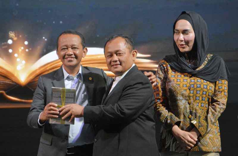 Peluncuran Buku Sekjen Golkar Sarmuji Peluncuran Buku Sekjen Golkar Sarmuji