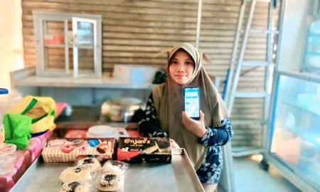 Bangkit dari Keterbatasan, Usaha Kue Tantiningsih Mampu Topang Ekonomi Keluarga Berkat Sinergi Holding UMi