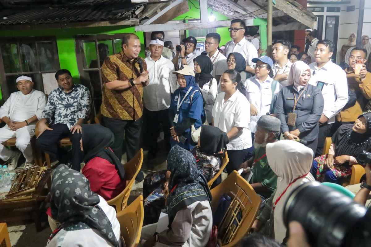 Wakil Ketua DPR Tinjau Program BSPS di Kabupaten Bandung, Soroti Kendala Lahan BUMN Wakil Ketua DPR Tinjau Program BSPS di Kabupaten Bandung, Soroti Kendala Lahan BUMN