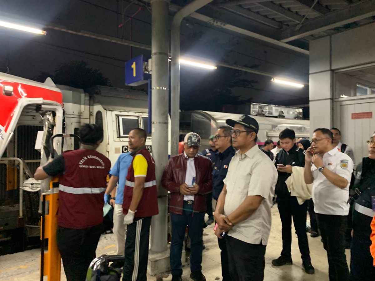 Tabrakan KA Argo Bromo Vs KRL Bekasi, Pimpinan dan Anggota DPR Turun Langsung Pantau Evakuasi, 7 Meninggal, 79 Dirawat di Rumah Sakit Tabrakan KA Argo Bromo Vs KRL Bekasi, Pimpinan dan Anggota DPR Turun Langsung Pantau Evakuasi, 7 Meninggal, 79 Dirawat di Rumah Sakit