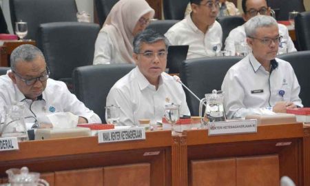 Menaker Rapat Kerja dengan Komisi IX DPR