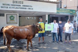 DNIKS Bagikan Daging Kurban Kepada Masyarakat Prasejahtera dan Disabilitas