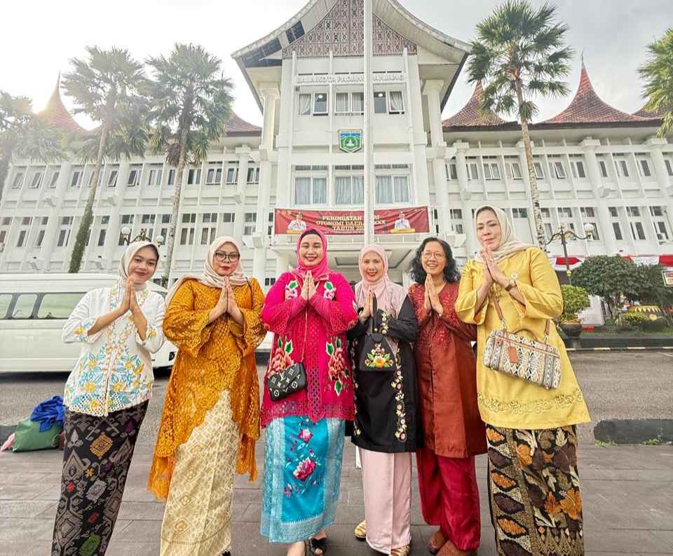 Lantik Ketua DPD SUMBAR, Ketum PPEKRAF Nurliyana: Ekraf Sumbar Punya Daya Saing Tinggi Lantik Ketua DPD SUMBAR, Ketum PPEKRAF Nurliyana: Ekraf Sumbar Punya Daya Saing Tinggi
