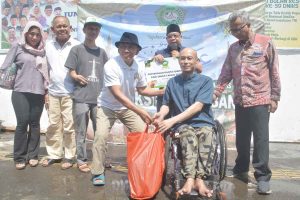DNIKS Bagikan Daging Kurban Kepada Masyarakat Prasejahtera dan Disabilitas