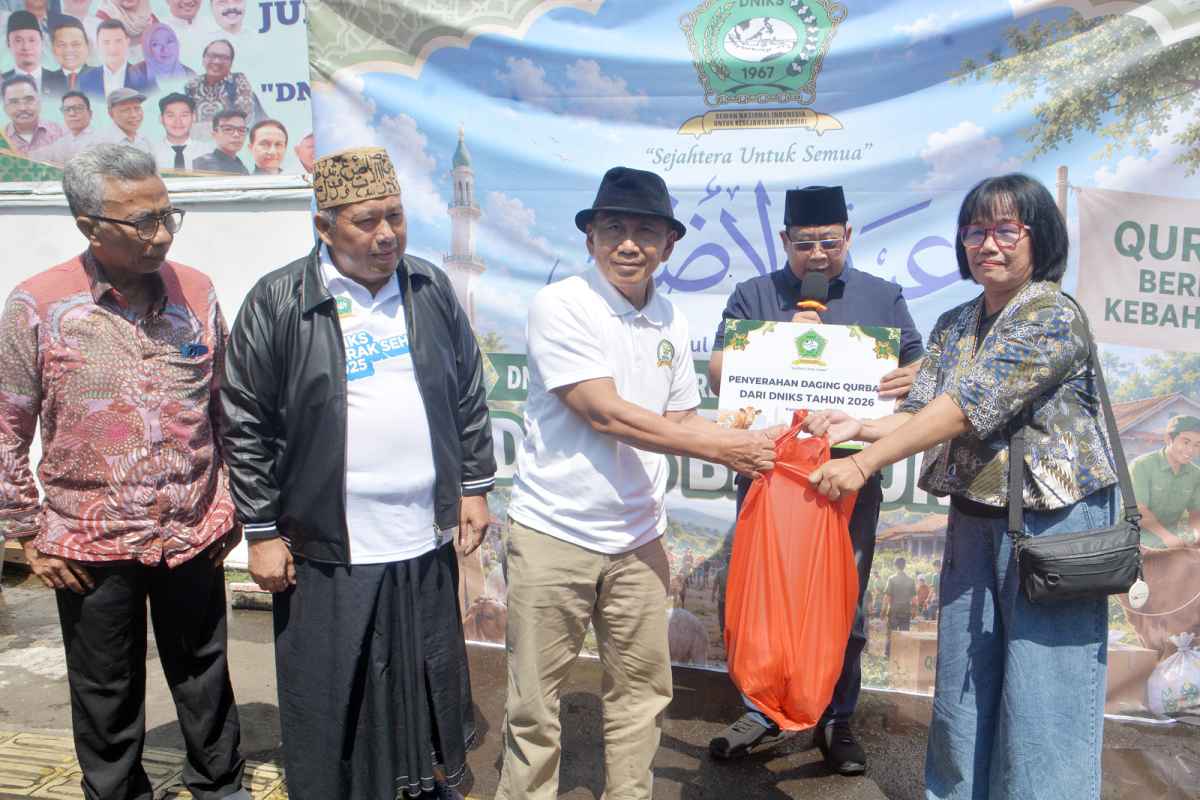 DNIKS Bagikan Daging Kurban Kepada Masyarakat Prasejahtera dan Disabilitas DNIKS Bagikan Daging Kurban Kepada Masyarakat Prasejahtera dan Disabilitas