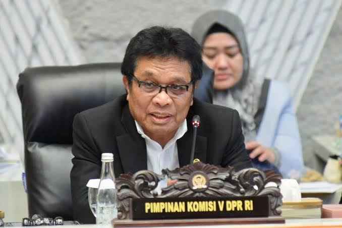 Wakil Ketua Komisi V DPR Dukung Turunkan Potongan Aplikator Jadi 8 Persen Demi Kesejahteraan Ojol Wakil Ketua Komisi V DPR Dukung Turunkan Potongan Aplikator Jadi 8 Persen Demi Kesejahteraan Ojol