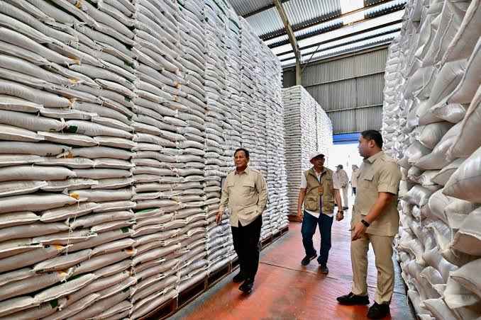 Stok Beras Bulog Menggunung, Komisi IV DPR Ingatkan Risiko Kerusakan dan Kerugian Negara Stok Beras Bulog Menggunung, Komisi IV DPR Ingatkan Risiko Kerusakan dan Kerugian Negara