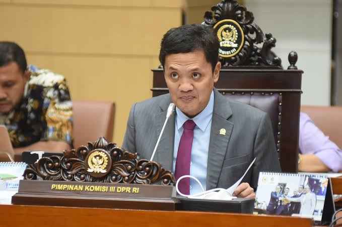 Ketua Komisi III DPR Habiburokhman Tegaskan Revisi UU Polri Tetap Berada di Jalur Reformasi