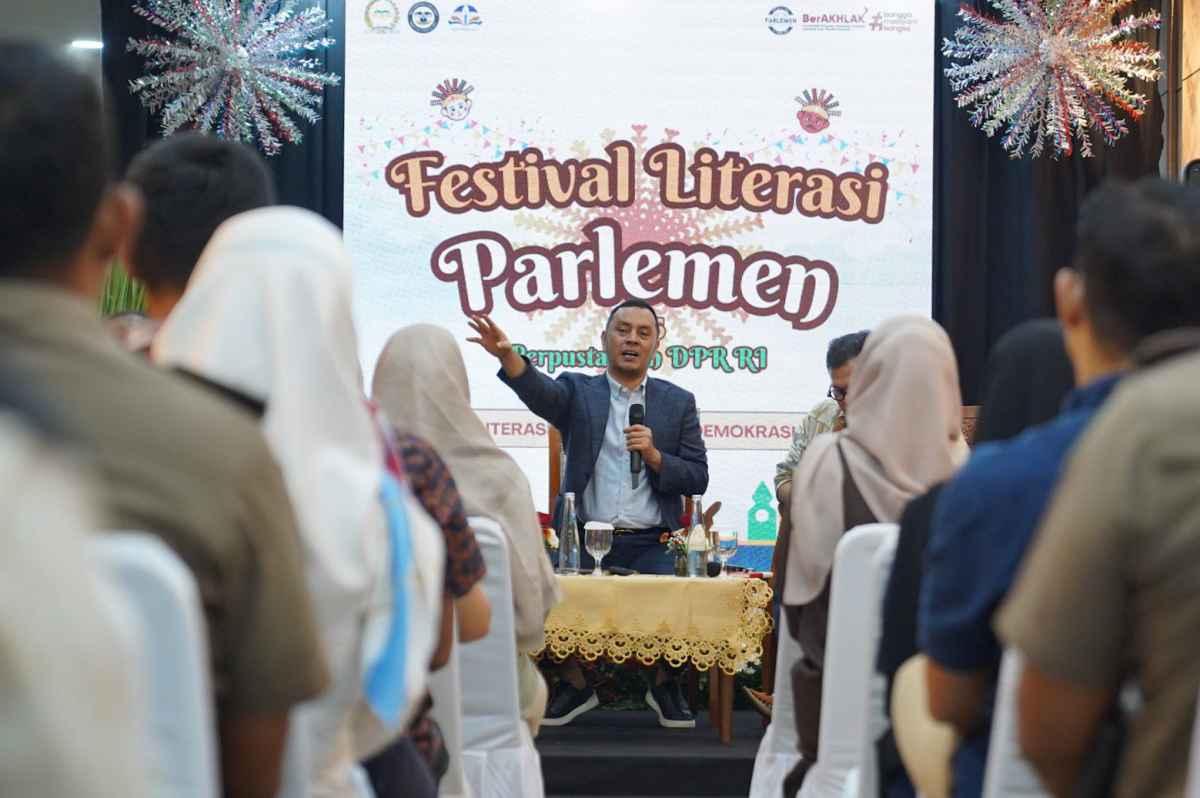 Gaungkan Gerakan Literasi, Willy Aditya Usul Dibangunnya Pojok Baca di DPR