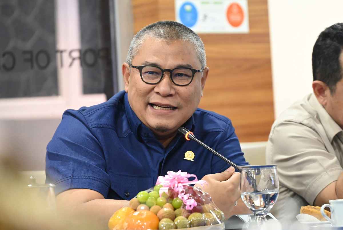 Atasi Pendangkalan Pelabuhan Cirebon, Komisi V DPR Dorong Pelindo Mandiri Lakukan Pengerukan Tanpa Bebani APBN Atasi Pendangkalan Pelabuhan Cirebon, Komisi V DPR Dorong Pelindo Mandiri Lakukan Pengerukan Tanpa Bebani APBN