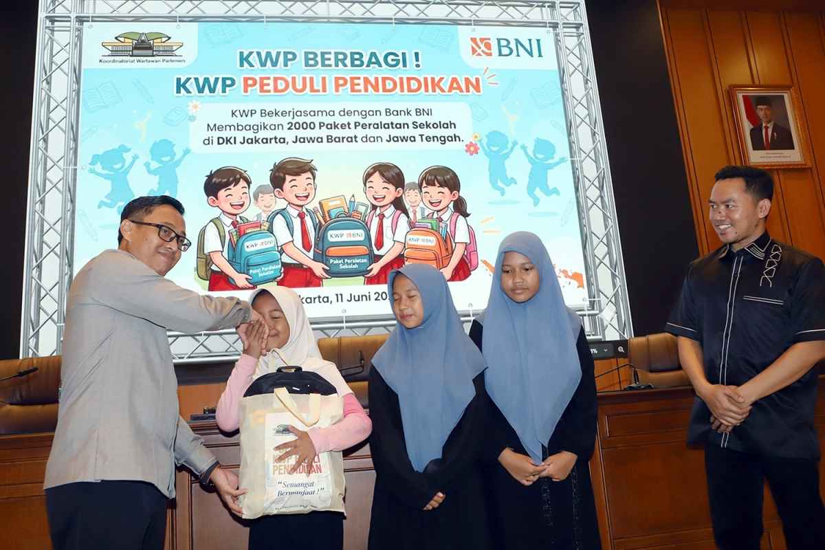 Gandeng BNI Gelar Aksi Sosial, KWP Serahkan Ribuan Peralatan Sekolah Gandeng BNI Gelar Aksi Sosial, KWP Serahkan Ribuan Peralatan Sekolah