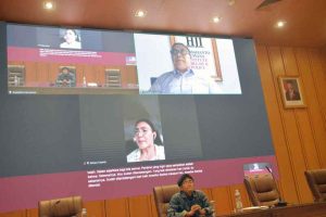 Dialektika Demokrasi dengan tema "Rencana Damai AS-Iran, dan Dampaknya Terhadap Negara Asia Termasuk Indonesia"